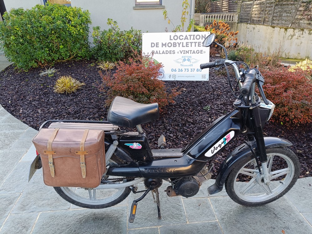 Peugeot 103 Vogue, Billie Jean, Location de mobylettes en Baie du Mont Saint-Michel, en Forêt de Brocéliande et au Pays de la Roche aux Fées