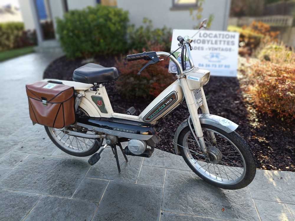 Peugeot 103 VS, Germaine, Location de mobylettes en Baie du Mont Saint-Michel, en Forêt de Brocéliande et au Pays de la Roche aux Fées