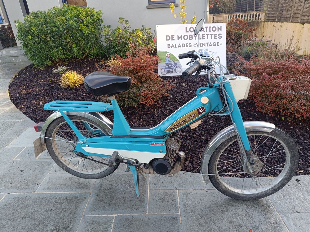 Motobécane N40T, L’Aziza, pour des balades à mobylette en Baie du Mont Saint-Michel, en Forêt de Brocéliande et au Pays de la Roche aux Fées