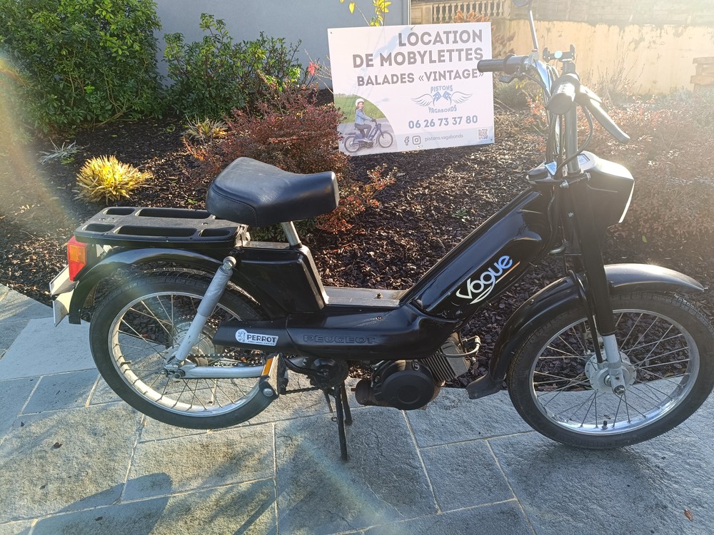 Peugeot 103 Vogue, Michelle, sorties en mobylette en Baie du Mont Saint-Michel, en Forêt de Brocéliande et au Pays de la Roche aux Fées